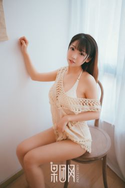 美女走光