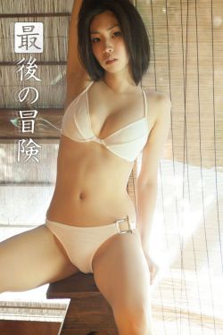 双乳涨鼓奶水喂奶